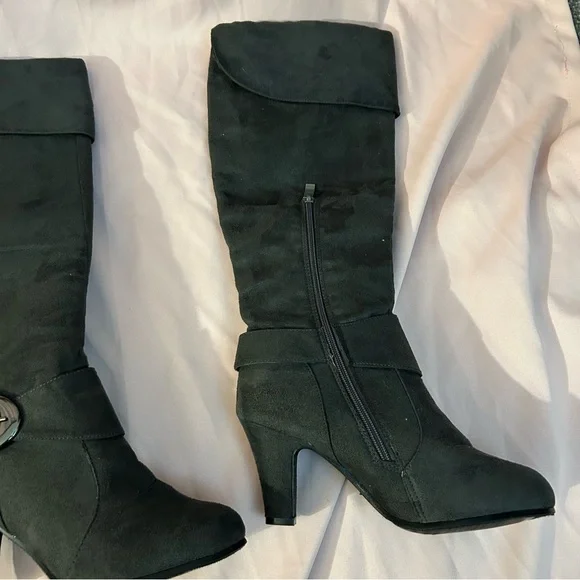 Woman’s knee high grey boots - Picture 10 of 15